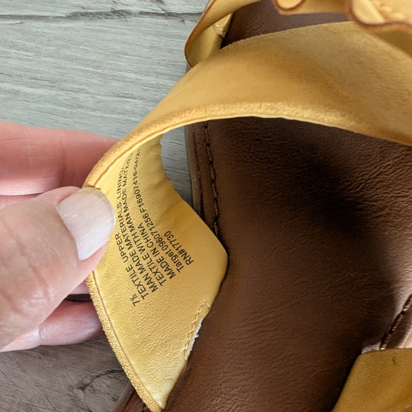 Universal Thread Mustard Yellow Ruffle Slide Sandals - Picture 4 of 6